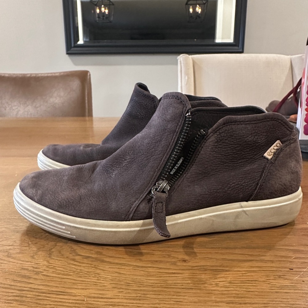 ECCO women’s soft size zip bootie sneaker , marine nubuck 7.5